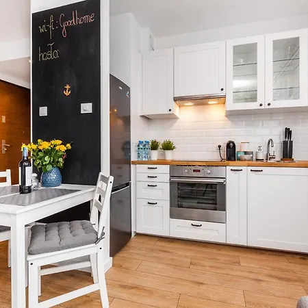 Goodhome - Sea Towers Apartment