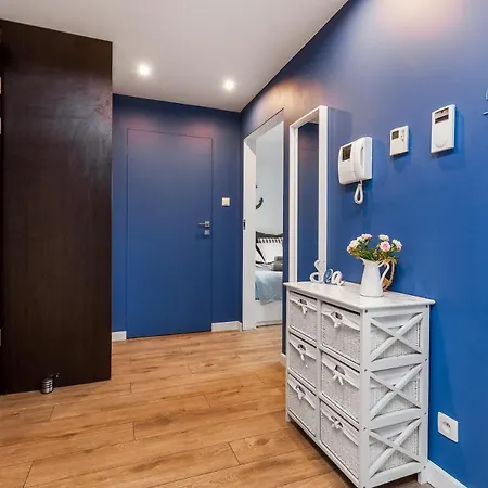 Goodhome - Sea Towers Apartment Gdynia